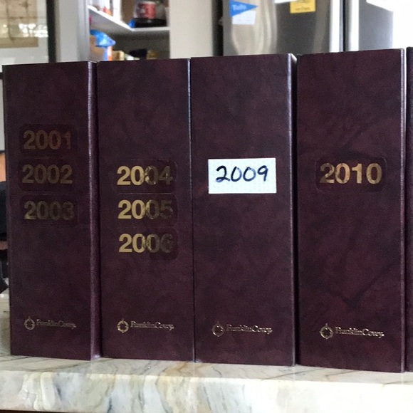 One Franklin Covey Storage Binder - Classic size. - Picture 1 of 3